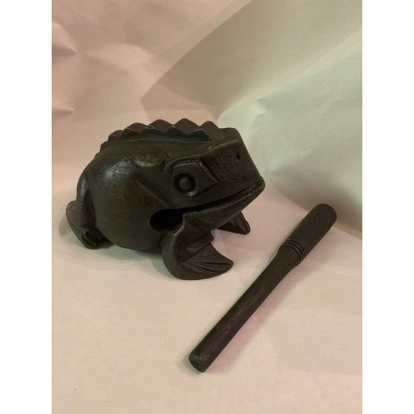 RIBBIT! Wooden frog with stick to make frog noises - Picture 3 of 10